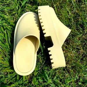 Tan Chunky Slide-on Clogs